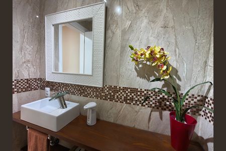 Lavabo de casa de condomínio à venda com 5 quartos, 319m² em Taquara, Rio de Janeiro