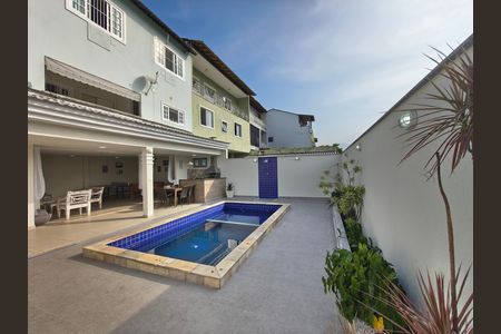 Casa de condomínio à venda com 319m², 5 quartos e 2 vagas Casa de condomínio à venda com 319m², 5 quartos e 2 vagasArea Gourmet / Piscina