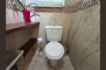Casa de condomínio à venda com 319m², 5 quartos e 2 vagas Casa de condomínio à venda com 319m², 5 quartos e 2 vagasLavabo