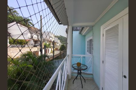Casa de condomínio à venda com 319m², 5 quartos e 2 vagas Casa de condomínio à venda com 319m², 5 quartos e 2 vagasVaranda Quarto 5 Suite