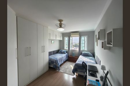 Casa de condomínio à venda com 319m², 5 quartos e 2 vagas Casa de condomínio à venda com 319m², 5 quartos e 2 vagasQuarto 3 Suite
