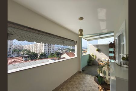 Casa de condomínio à venda com 319m², 5 quartos e 2 vagas Casa de condomínio à venda com 319m², 5 quartos e 2 vagasQuintal