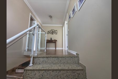 Casa de condomínio à venda com 319m², 5 quartos e 2 vagas Casa de condomínio à venda com 319m², 5 quartos e 2 vagasEscada - Andar Superior