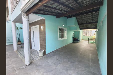 Casa de condomínio à venda com 319m², 5 quartos e 2 vagas Casa de condomínio à venda com 319m², 5 quartos e 2 vagasGaragem