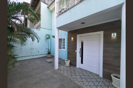 Casa de condomínio à venda com 319m², 5 quartos e 2 vagas Casa de condomínio à venda com 319m², 5 quartos e 2 vagasQuintal