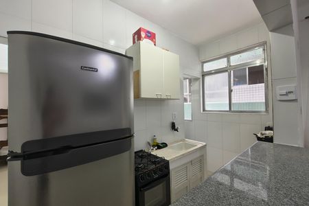 Cozinha de apartamento para alugar com 1 quarto, 37m² em Guilhermina, Praia Grande