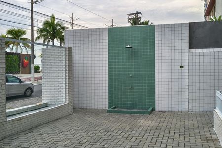 Ducha de apartamento para alugar com 1 quarto, 37m² em Guilhermina, Praia Grande