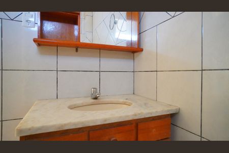 Banheiro  de apartamento para alugar com 2 quartos, 58m² em São Geraldo, Porto Alegre