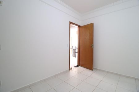 Quarto 1 de apartamento para alugar com 2 quartos, 58m² em Jardim Holanda, Uberlândia
