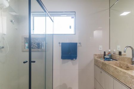 Casa de condomínio para alugar com 300m², 3 quartos e 4 vagas Casa de condomínio para alugar com 300m², 3 quartos e 4 vagasBanheiro da Suíte