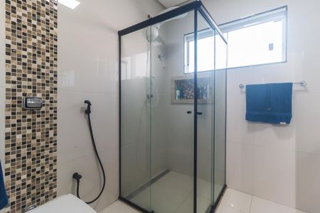 Casa de condomínio para alugar com 300m², 3 quartos e 4 vagas Casa de condomínio para alugar com 300m², 3 quartos e 4 vagasBanheiro da Suíte