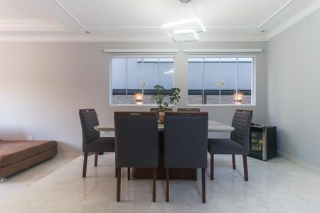 Casa de condomínio para alugar com 300m², 3 quartos e 4 vagas Casa de condomínio para alugar com 300m², 3 quartos e 4 vagasSala de Jantar
