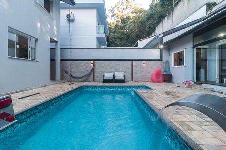 Casa de condomínio para alugar com 300m², 3 quartos e 4 vagas Casa de condomínio para alugar com 300m², 3 quartos e 4 vagasPiscina