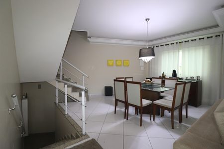 Casa à venda com 151m², 3 quartos e 4 vagasSala