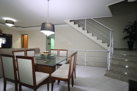 Casa à venda com 151m², 3 quartos e 4 vagasSala