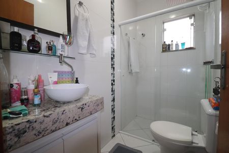 Casa à venda com 151m², 3 quartos e 4 vagasBanheiro Quarto 1 Suíte