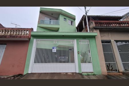Casa à venda com 151m², 3 quartos e 4 vagas Casa à venda com 151m², 3 quartos e 4 vagasFachada