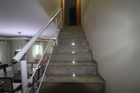 Escada de casa à venda com 3 quartos, 151m² em Parque das Nações, Santo André