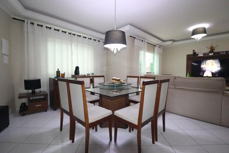 Casa à venda com 151m², 3 quartos e 4 vagasSala
