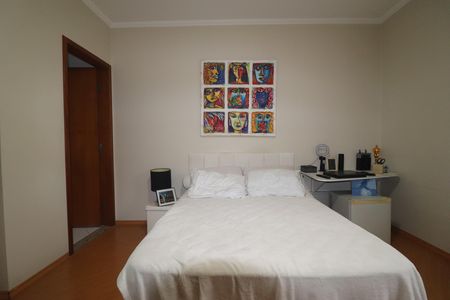 Casa à venda com 151m², 3 quartos e 4 vagasQuarto 1 Suíte