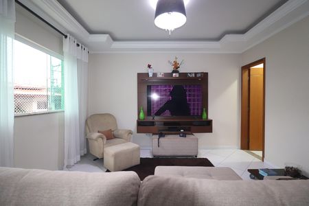 Casa à venda com 151m², 3 quartos e 4 vagasSala