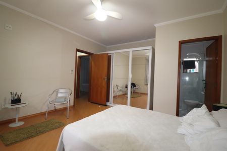 Casa à venda com 151m², 3 quartos e 4 vagasQuarto 1 Suíte