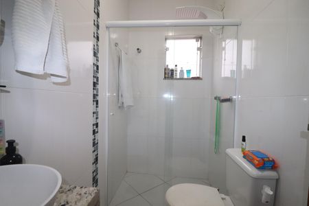 Casa à venda com 151m², 3 quartos e 4 vagasBanheiro Quarto 1 Suíte