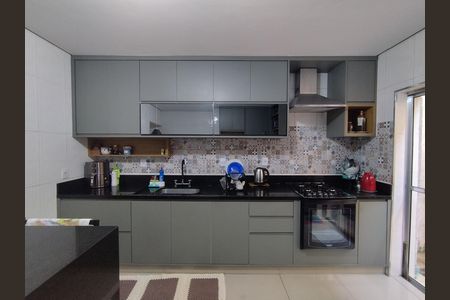 Casa para alugar com 185m², 2 quartos e 1 vaga Casa para alugar com 185m², 2 quartos e 1 vagaCozinha - Armários