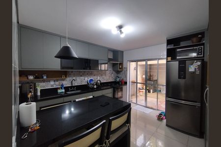 Casa para alugar com 185m², 2 quartos e 1 vaga Casa para alugar com 185m², 2 quartos e 1 vagaCozinha - Armários