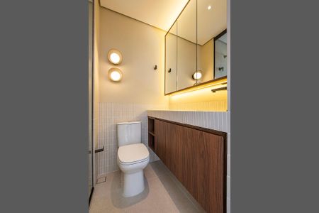 Banheiro de kitnet/studio à venda com 1 quarto, 24m² em Vila Madalena, São Paulo
