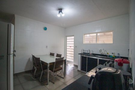 Casa para alugar com 55m², 3 quartos e 3 vagas Casa para alugar com 55m², 3 quartos e 3 vagasCozinha