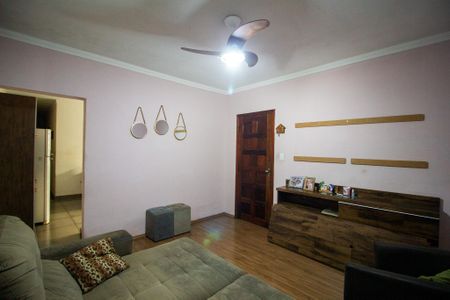 Casa para alugar com 55m², 3 quartos e 3 vagas Casa para alugar com 55m², 3 quartos e 3 vagasSala