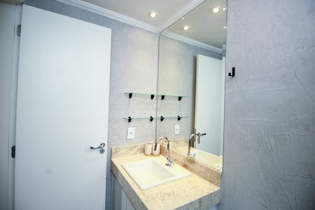 Apartamento à venda com 65m², 2 quartos e 2 vagasBanheiro da Suíte