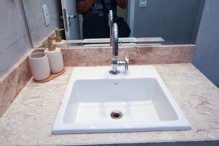 Apartamento à venda com 65m², 2 quartos e 2 vagasBanheiro da Suíte