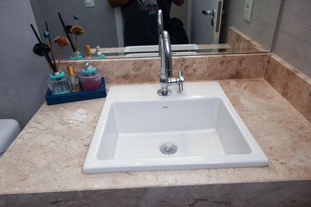 Apartamento à venda com 65m², 2 quartos e 2 vagasBanheiro Social