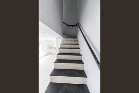 Apartamento à venda com 107m², 1 quarto e 3 vagas Apartamento à venda com 107m², 1 quarto e 3 vagasEscada