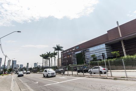 Apartamento à venda com 107m², 1 quarto e 3 vagas Apartamento à venda com 107m², 1 quarto e 3 vagasVista da Rua