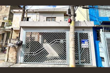 Placa instalada na fachada do imóvel de casa à venda com 2 quartos, 195m² em Vila Augusta, Guarulhos