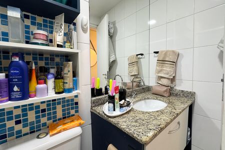 Apartamento à venda com 48m², 2 quartos e 1 vaga Apartamento à venda com 48m², 2 quartos e 1 vagaBanheiro Social