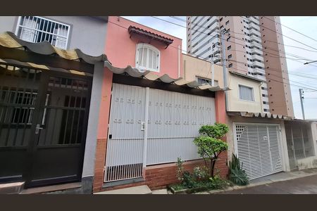 Casa à venda com 141m², 2 quartos e 1 vaga Casa à venda com 141m², 2 quartos e 1 vagaFachada