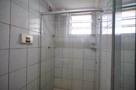 Banheiro  de apartamento para alugar com 1 quarto, 32m² em Vila Ipiranga, Porto Alegre