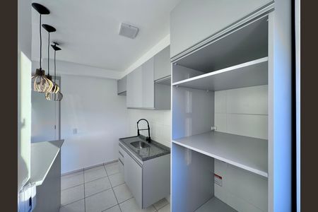 Apartamento à venda com 43m², 2 quartos e 1 vaga Apartamento à venda com 43m², 2 quartos e 1 vagaCozinha e Área de Serviço