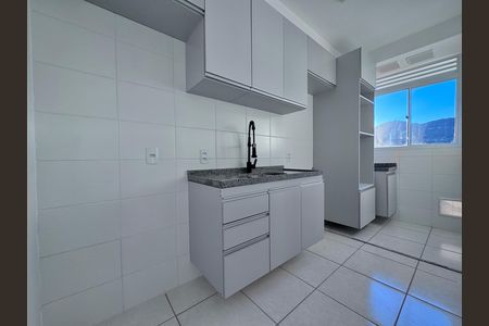 Apartamento à venda com 43m², 2 quartos e 1 vaga Apartamento à venda com 43m², 2 quartos e 1 vagaCozinha e Área de Serviço