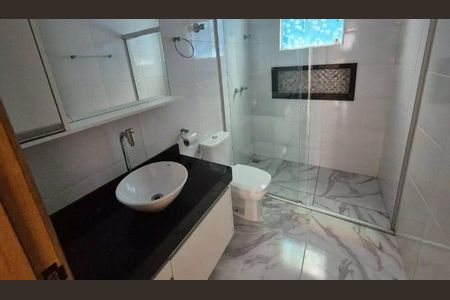 Casa de condomínio à venda com 360m², 3 quartos e 4 vagas Casa de condomínio à venda com 360m², 3 quartos e 4 vagasBanheiro