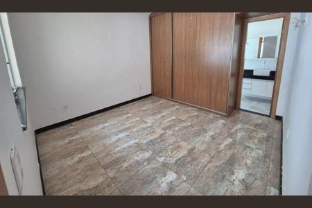 Casa de condomínio à venda com 360m², 3 quartos e 4 vagas Casa de condomínio à venda com 360m², 3 quartos e 4 vagasQuarto