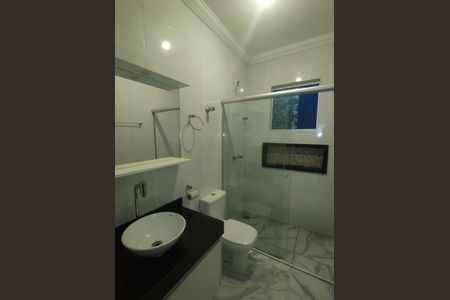 Casa de condomínio à venda com 360m², 3 quartos e 4 vagas Casa de condomínio à venda com 360m², 3 quartos e 4 vagasBanheiro