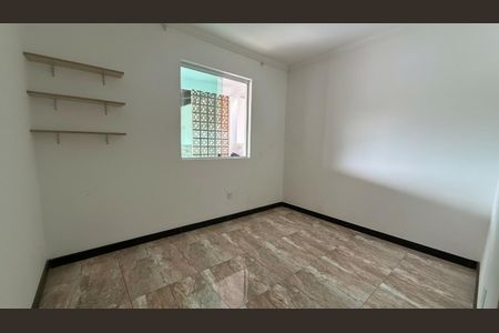 Casa de condomínio à venda com 360m², 3 quartos e 4 vagas Casa de condomínio à venda com 360m², 3 quartos e 4 vagasQuarto