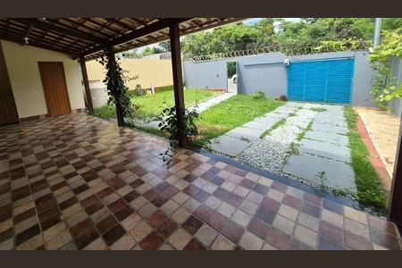 Casa de condomínio à venda com 360m², 3 quartos e 4 vagas Casa de condomínio à venda com 360m², 3 quartos e 4 vagasÁrea Externa