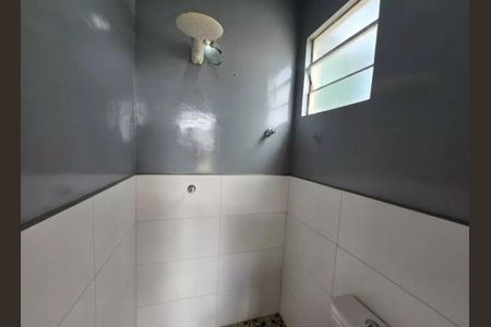 Casa de condomínio à venda com 360m², 3 quartos e 4 vagas Casa de condomínio à venda com 360m², 3 quartos e 4 vagasBanheiro