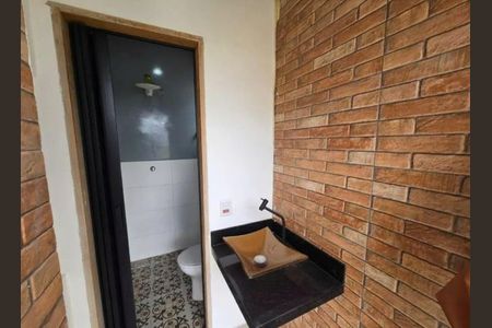 Casa de condomínio à venda com 360m², 3 quartos e 4 vagas Casa de condomínio à venda com 360m², 3 quartos e 4 vagasBanheiro